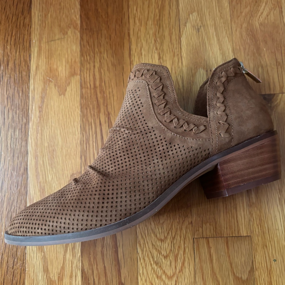 🍁 Vince Camuto Suede Booties - Wide 🍁 - Picture 5 of 14